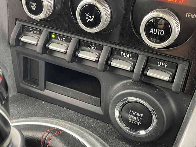 スバル ＢＲＺ S 茨城県 2019(平31)年 5.2万km クリスタルホワイトP ７インチＫＥＮＷＯＯＤ製純正メモリーナビ/フルセグＴＶ/ＥＴＣ/前方ドライブレコーダー/クルーズコントロール/ＡＢＳ/盗難防止装置/オートライト/ＬＥＤヘッドライト/６速ＭＴ/社外シフトノブ