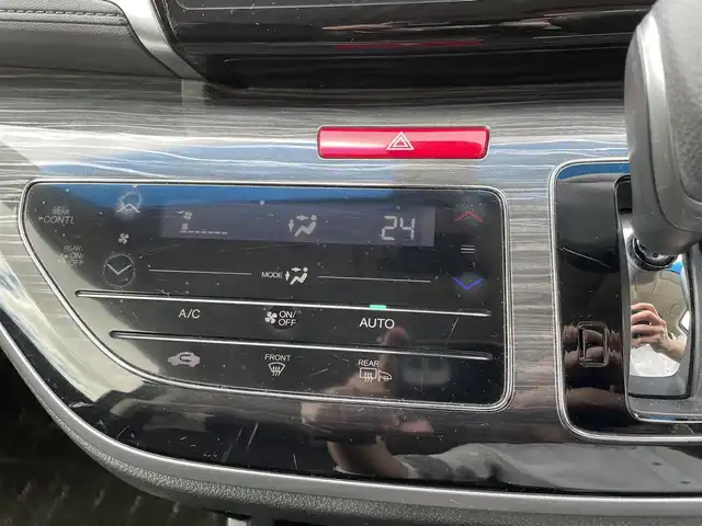 ホンダ オデッセイ アブソルート 福島県 2015(平27)年 12.1万km プレミアムヴィーナスブラックP (株)IDOMが運営する【じしゃロン福島店】の自社ローン専用車両になります。こちらは現金またはオートローンご利用時の価格です。自社ローンご希望の方は別途その旨お申付け下さい/純正ナビ/フルセグテレビ/バックカメラ/ホンダセンシング/レーダークルーズコントロール/レーンキープアシスタント/純正１１インチフリップダウンモニター/ビルトインＥＴＣ/革巻ステアリング/パドルシフト/両側パワースライドドア