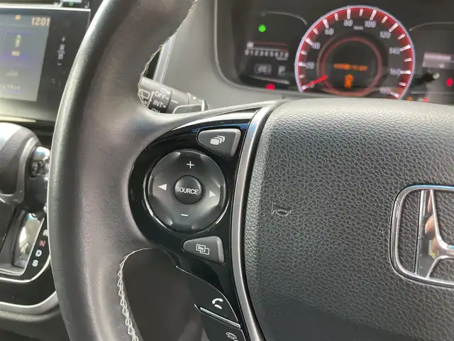 ホンダ オデッセイ アブソルート 福島県 2015(平27)年 12.1万km プレミアムヴィーナスブラックP (株)IDOMが運営する【じしゃロン福島店】の自社ローン専用車両になります。こちらは現金またはオートローンご利用時の価格です。自社ローンご希望の方は別途その旨お申付け下さい/純正ナビ/フルセグテレビ/バックカメラ/ホンダセンシング/レーダークルーズコントロール/レーンキープアシスタント/純正１１インチフリップダウンモニター/ビルトインＥＴＣ/革巻ステアリング/パドルシフト/両側パワースライドドア