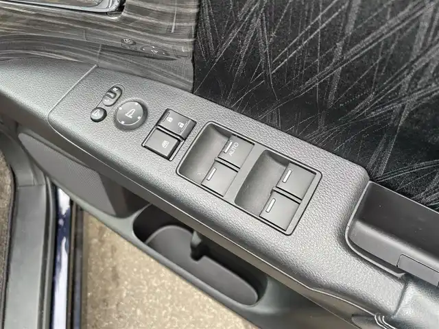 ホンダ オデッセイ アブソルート 福島県 2015(平27)年 12.1万km プレミアムヴィーナスブラックP (株)IDOMが運営する【じしゃロン福島店】の自社ローン専用車両になります。こちらは現金またはオートローンご利用時の価格です。自社ローンご希望の方は別途その旨お申付け下さい/純正ナビ/フルセグテレビ/バックカメラ/ホンダセンシング/レーダークルーズコントロール/レーンキープアシスタント/純正１１インチフリップダウンモニター/ビルトインＥＴＣ/革巻ステアリング/パドルシフト/両側パワースライドドア