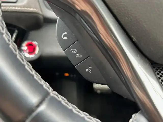ホンダ ヴェゼル RS ホンダセンシング 熊本県 2020(令2)年 5.6万km プラチナホワイトパール ワンオーナー/ホンダセンシング/純正ナビ/（CD・DVD・フルセグTV・BTオーディオ・SD）/バックカメラ/ビルトインETC/純正18インチAW/レーダークルーズ/パドルシフト/ハーフレザーシート/前席シートヒーター/LEDヘッドライト/オートライト/LEDフォグライト/横滑り防止装置/ウィンカーミラー/純正フロアマット/純正ドアバイザー/新車保証書/取扱説明書/スマートスペアキー×1本