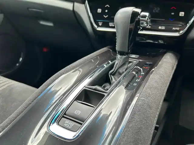 ホンダ ヴェゼル RS ホンダセンシング 熊本県 2020(令2)年 5.6万km プラチナホワイトパール ワンオーナー/ホンダセンシング/純正ナビ/（CD・DVD・フルセグTV・BTオーディオ・SD）/バックカメラ/ビルトインETC/純正18インチAW/レーダークルーズ/パドルシフト/ハーフレザーシート/前席シートヒーター/LEDヘッドライト/オートライト/LEDフォグライト/横滑り防止装置/ウィンカーミラー/純正フロアマット/純正ドアバイザー/新車保証書/取扱説明書/スマートスペアキー×1本