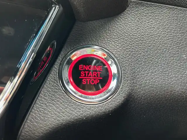 ホンダ ヴェゼル RS ホンダセンシング 熊本県 2020(令2)年 5.6万km プラチナホワイトパール ワンオーナー/ホンダセンシング/純正ナビ/（CD・DVD・フルセグTV・BTオーディオ・SD）/バックカメラ/ビルトインETC/純正18インチAW/レーダークルーズ/パドルシフト/ハーフレザーシート/前席シートヒーター/LEDヘッドライト/オートライト/LEDフォグライト/横滑り防止装置/ウィンカーミラー/純正フロアマット/純正ドアバイザー/新車保証書/取扱説明書/スマートスペアキー×1本