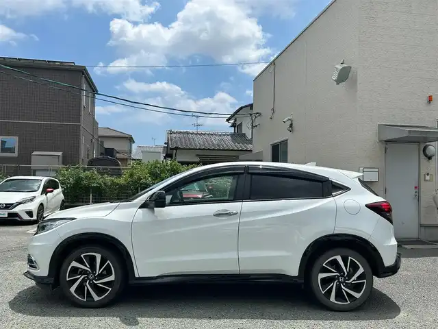 ホンダ ヴェゼル RS ホンダセンシング 熊本県 2020(令2)年 5.6万km プラチナホワイトパール ワンオーナー/ホンダセンシング/純正ナビ/（CD・DVD・フルセグTV・BTオーディオ・SD）/バックカメラ/ビルトインETC/純正18インチAW/レーダークルーズ/パドルシフト/ハーフレザーシート/前席シートヒーター/LEDヘッドライト/オートライト/LEDフォグライト/横滑り防止装置/ウィンカーミラー/純正フロアマット/純正ドアバイザー/新車保証書/取扱説明書/スマートスペアキー×1本