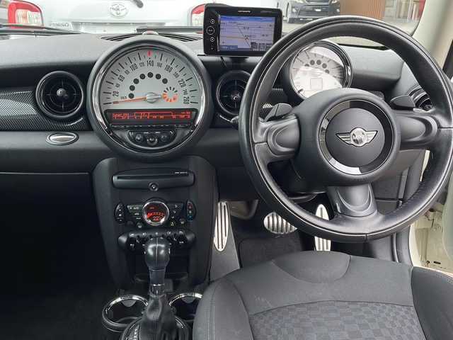 ＭＩＮＩ ミニ クーパー S 秋田県 2013(平25)年 11.2万km ペッパー・ホワイト 社外ポータブルナビ/パドルシフト/ETC/純正CDオーディオ/AUX/フォグランプ/リアフォグ/電動格納ミラー/サマータイヤ純正アルミ組積み込み
