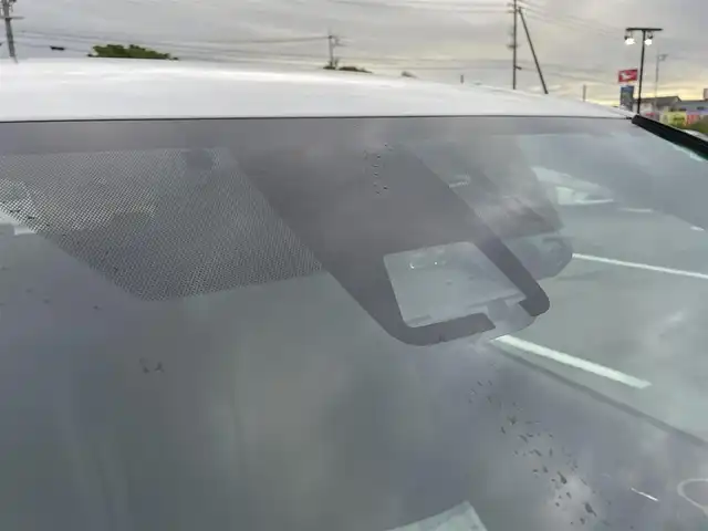 トヨタ ノア Si ダブルバイビーⅢ 鳥取県 2021(令3)年 4.5万km ホワイトパールクリスタルシャイン 純正１０型ナビ／ＴＶ／ＤＶＤ／ＣＤ／ＢＴ/バックカメラ/ビルトインＥＴＣ/ドライブレコーダー/純正12.1型フリップダウンモニター/トヨタセーフティセンス/クルーズコントロール/レーンキープアシスト/両側パワースライド/ＬＥＤヘットライト/フォグライト/プッシュエンジンスタート/ハーフレザーシート/純正16インチアルミホイール/オートライト/フロアマット・バイザー