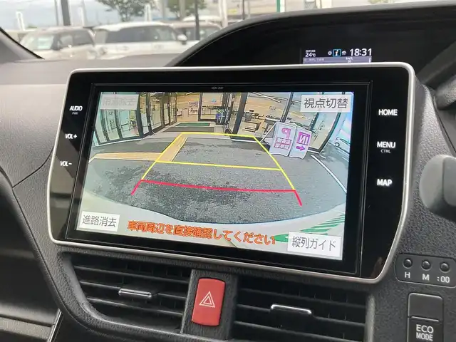 トヨタ ノア Si ダブルバイビーⅢ 鳥取県 2021(令3)年 4.5万km ホワイトパールクリスタルシャイン 純正１０型ナビ／ＴＶ／ＤＶＤ／ＣＤ／ＢＴ/バックカメラ/ビルトインＥＴＣ/ドライブレコーダー/純正12.1型フリップダウンモニター/トヨタセーフティセンス/クルーズコントロール/レーンキープアシスト/両側パワースライド/ＬＥＤヘットライト/フォグライト/プッシュエンジンスタート/ハーフレザーシート/純正16インチアルミホイール/オートライト/フロアマット・バイザー