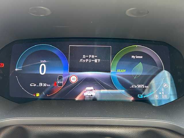ルノー キャプチャー E－テックハイブリッド レザーパック 東京都 2022(令4)年 0.5万km パールⅡ 登録時走行5075km/ワンオーナー/ディスプレイオーディオ/全周囲カメラ/アクティブブレーキ/レーンキープアシスト/ブラインドスポットディテクション/アクティブクルーズコントロール/RCTA/黒革シート/前席パワーシート＆シートヒーター/ETC/前後ドライブレコーダー/USBソケット/R6.7年記録簿/保証書・取説/スペアキー
