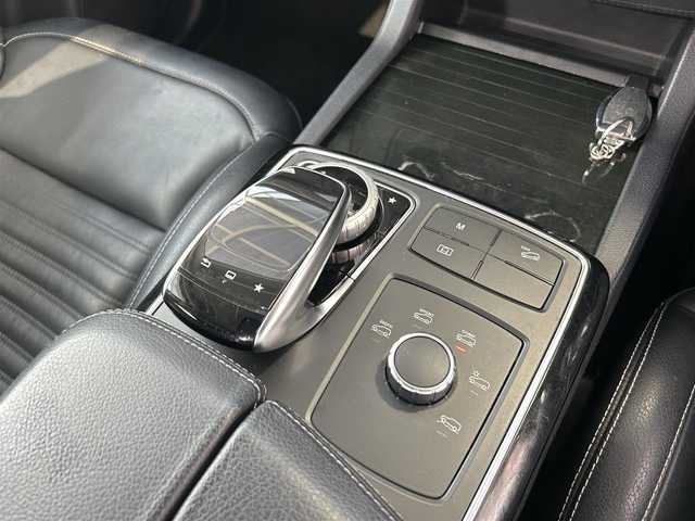 メルセデス・ベンツ ＧＬＥ３５０ｄ 京都府 2016(平28)年 8.1万km オブシディアンブラック  純正ナビ/　・フルセグTV/　・BTオーディオ/　・CD/DVD/　・全方位カメラ/ MOPサンルーフ/ 衝突軽減ブレーキ/ ステアリングアシスト/ レーンキープアシスト/ BSM/ ヒルディセントアシスト/ レザーシート/ 前席メモリ付きパワーシート/ シートヒーター/ ハーマンカードンサウンドシステム/ パークトロニック/ ルーフレール/ サイドステップ/ 純正フロアマット/ ドライブレコーダー/ 社外21インチアルミホイール/ LEDヘッドライト