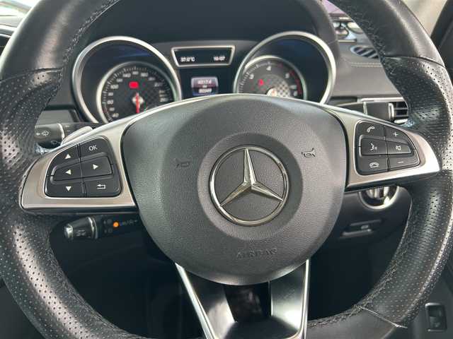 メルセデス・ベンツ ＧＬＥ３５０ｄ 京都府 2016(平28)年 8.1万km オブシディアンブラック  純正ナビ/　・フルセグTV/　・BTオーディオ/　・CD/DVD/　・全方位カメラ/ MOPサンルーフ/ 衝突軽減ブレーキ/ ステアリングアシスト/ レーンキープアシスト/ BSM/ ヒルディセントアシスト/ レザーシート/ 前席メモリ付きパワーシート/ シートヒーター/ ハーマンカードンサウンドシステム/ パークトロニック/ ルーフレール/ サイドステップ/ 純正フロアマット/ ドライブレコーダー/ 社外21インチアルミホイール/ LEDヘッドライト