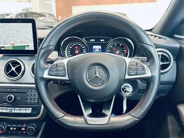 メルセデス・ベンツ ＣＬＡ１８０ AMG スタイル 大阪府 2018(平30)年 2.2万km ポーラホワイト AMGプレミアムP/レーダーセーフティP/サンルーフ/ハーマンカードン/ハーフレザー/メモリ付きパワーシート/シートヒーター/純正ナビ/TV/バックカメラ/applecarplay/ACC/ブラインドスポット/純正18インチAW/LEDヘッドライト/クリアランスソナー