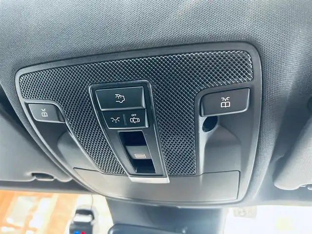 メルセデス・ベンツ ＣＬＡ１８０ AMG スタイル 大阪府 2018(平30)年 2.2万km ポーラホワイト AMGプレミアムP/レーダーセーフティP/サンルーフ/ハーマンカードン/ハーフレザー/メモリ付きパワーシート/シートヒーター/純正ナビ/TV/バックカメラ/applecarplay/ACC/ブラインドスポット/純正18インチAW/LEDヘッドライト/クリアランスソナー