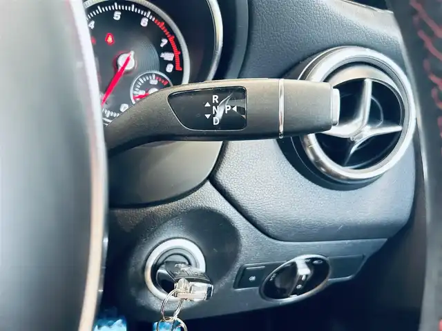 メルセデス・ベンツ ＣＬＡ１８０ AMG スタイル 大阪府 2018(平30)年 2.2万km ポーラホワイト AMGプレミアムP/レーダーセーフティP/サンルーフ/ハーマンカードン/ハーフレザー/メモリ付きパワーシート/シートヒーター/純正ナビ/TV/バックカメラ/applecarplay/ACC/ブラインドスポット/純正18インチAW/LEDヘッドライト/クリアランスソナー