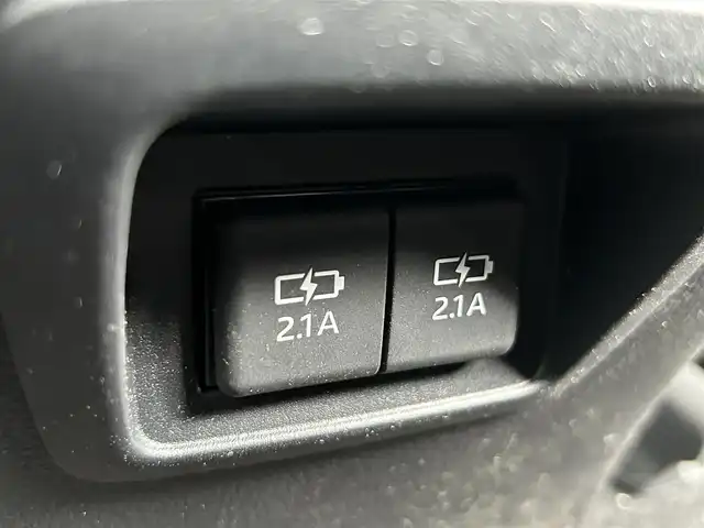 トヨタ カローラ クロス ハイブリッド Z 茨城県 2021(令3)年 2.8万km プラチナホワイトパールマイカ 純正7インチディスプレイオーディオ（AM/FM/Bluetooth接続/フルセグTV/Miracast/USB）/全周囲カメラ/ステアリングヒーター/ブラインドスポットモニター/ウインドシールドデアイサー/サンルーフ/純正2.0ETC/スマートキー/前方ドライブレコーダー/前席パワーシート/前席シートヒーター/クルーズコントロール/100V充電/電動リアゲート/純正フロアマット/オートマチックハイビーム/レーンキープアシスト/コーナーセンサー/衝突被害軽減システム/横滑り防止装置