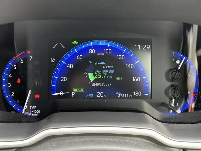 トヨタ カローラ クロス ハイブリッド Z 茨城県 2021(令3)年 2.8万km プラチナホワイトパールマイカ 純正7インチディスプレイオーディオ（AM/FM/Bluetooth接続/フルセグTV/Miracast/USB）/全周囲カメラ/ステアリングヒーター/ブラインドスポットモニター/ウインドシールドデアイサー/サンルーフ/純正2.0ETC/スマートキー/前方ドライブレコーダー/前席パワーシート/前席シートヒーター/クルーズコントロール/100V充電/電動リアゲート/純正フロアマット/オートマチックハイビーム/レーンキープアシスト/コーナーセンサー/衝突被害軽減システム/横滑り防止装置