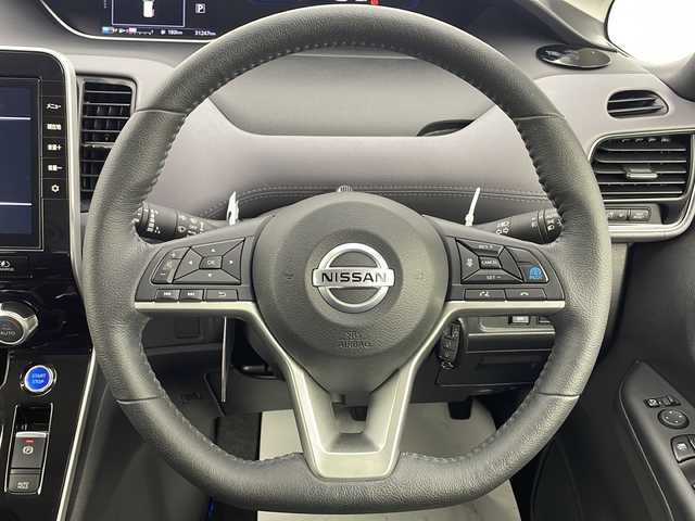 日産 セレナ e－パワー ハイウェイスター V 大阪府 2021(令3)年 3.2万km ブリリアントホワイトパール 純正ナビ/・フルセグTV/・Bluetooth/・CD/・HDMI/後席フリップダウンモニター/デジタルインナーミラー/両側パワースライドドア/プロパイロット/セーフティパックA/全方位カメラ/ブラインドスポットモニター/フロント＆バックソナー/追従クルーズコントロール/リアサーキュレーター/ステアリングヒーター/シートヒーター/カーテンエアバック