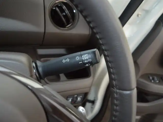 ホンダ Ｎ ＢＯＸ L ターボ 栃木県 2023(令5)年 1.1万km プラチナホワイトパール ディーラー点検記録簿/[R5.6.7]/Honda SENSING/[衝突軽減ブレーキ/誤発進抑制機能/後方誤発進抑制機能/歩行者事故低減ステアリング/路外逸脱抑制機能/先行車発進お知らせ機能/標識認識機能/オートハイビーム/車線維持支援システム]/渋滞追従機能付アダプティブクルーズコントロール/両側パワースライドドア/安全装備/[パーキングセンサーシステム/フロントセンサーカメラ/レーダーセンサー/オートマチックブレーキホールド/アイドリングストップ/横滑り防止]/7インチ純正SDナビゲーションシステム/[フルセグ/AM/FM/BT/CD/DVD]/オートライト/LEDヘッドライト/ETC2.0/プッシュスタート/電動パーキング/シートヒーター[前列]/ドライブレコーダー[前]/スマートスペアキー×1/取扱説明書/保証書