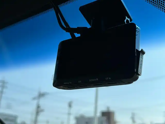 トヨタ ハリアー ハイブリッド Z 愛媛県 2024(令6)年 5.1万km ブラック 登録時走行距離：51051km/メーカーOP純正ナビ/AM/FM/BT/フルセグTV/Bluetooth/HDMI/JBL/ETC2.0/全周囲カメラ/前後ドラレコ/追従クルコン/エンジンスタートボタン/レーンキープアシスト/衝突軽減システム/横滑り防止装置/LEDヘッドライト/オートライト/オートハイビーム/ハーフレザーシート/電動リアゲート/スマートキー/純正アルミホイール/コーナーセンサー