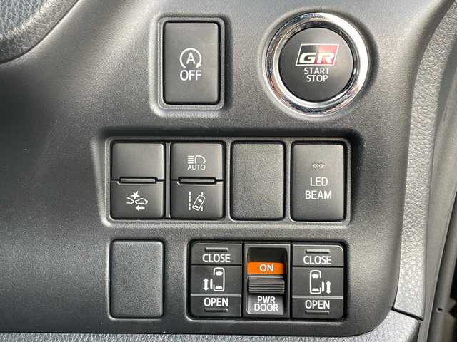 トヨタ ヴォクシー ZS GRスポーツ 山口県 2018(平30)年 8.1万km ブラック 社外ナビ/CD/DVD/SD/BT/FM/AM/バックカメラ/フルセグTV/ETC/クルーズコントロール/前方ドライブレコーダー/両側パワースライドドア/衝突軽減ブレ―キ/レーンアシスト/オートライト/オートマチックハイビーム/電動格納ミラー/純正フロアマット