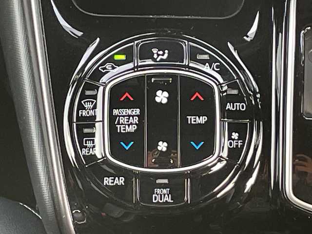 トヨタ ヴォクシー ZS GRスポーツ 山口県 2018(平30)年 8.1万km ブラック 社外ナビ/CD/DVD/SD/BT/FM/AM/バックカメラ/フルセグTV/ETC/クルーズコントロール/前方ドライブレコーダー/両側パワースライドドア/衝突軽減ブレ―キ/レーンアシスト/オートライト/オートマチックハイビーム/電動格納ミラー/純正フロアマット