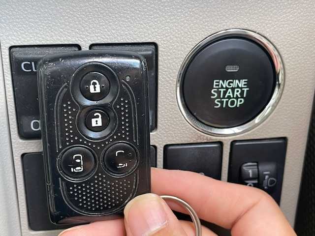 ダイハツ タント G 静岡県 2015(平27)年 5万km パールホワイトⅢ 片側パワースライドドア/ETC/アイドリングストップ/純正フロアマット/純正14インチアルミホイール/オートエアコン/プッシュスタート/ドアバイザー/取説説明書・記録簿・保証書/スマートキー/スペアキー/パワーウィンドウ