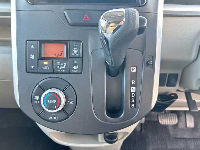 ダイハツ タント G 埼玉県 2015(平27)年 5万km パールホワイトⅢ (株)IDOMが運営する【じしゃロン熊谷店】の自社ローン対象車両になります。こちらは現金ご利用時の価格です。自社ローンご希望の方は別途その旨お申付け下さい。/KENWOOD製社外オーディオ　U393/　CD/USB/AUX/両側パワースライドドア/ETC/アイドリングストップ/純正フロアマット/純正14インチアルミホイール/プッシュスタート/スマートキー