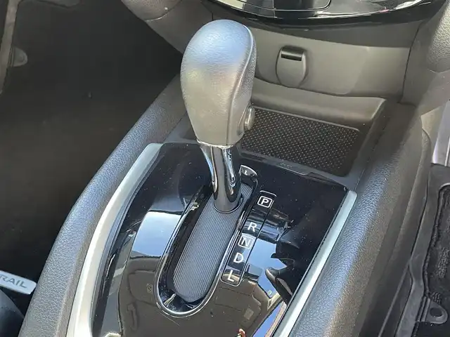 日産 エクストレイル 20X エマージェンシーブレーキ 滋賀県 2015(平27)年 3.8万km ブリリアントホワイトパール オーディオ/シートヒーター/コーナーセンサー/合皮シート/ドライブレコーダー/プッシュスタート/スマートキー/純正アルミホイール