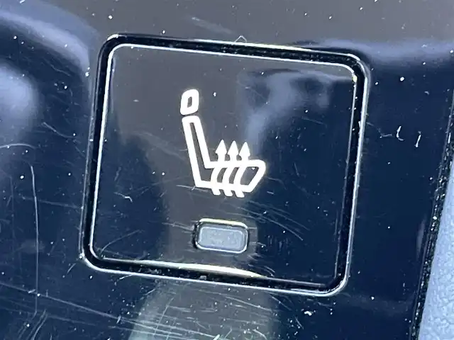 日産 スカイライン 200GT－t タイプP 群馬県 2014(平26)年 5.9万km クリスタルホワイトパール 安全装備/・衝突軽減ブレーキ/・オートライト/・レーンキープアシスト/・クリアランスソナー/・アラウンドビューモニター/・クルーズコントロール/・ブラインドスポット/・横滑り防止/メーカー純正ナビ/・AM/FM/フルセグTV/・Bluetooth/USB/MSV/LEDヘッドライト/LEDフォグランプ/前席シートヒーター/シートメモリー/前席パワーシート/ETC/純正フロアマット/スマートキー/プッシュスタート