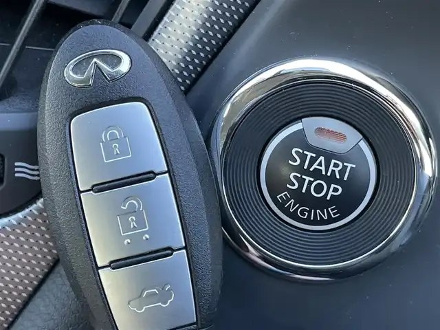 日産 スカイライン 200GT－t タイプP 群馬県 2014(平26)年 5.9万km クリスタルホワイトパール 安全装備/・衝突軽減ブレーキ/・オートライト/・レーンキープアシスト/・クリアランスソナー/・アラウンドビューモニター/・クルーズコントロール/・ブラインドスポット/・横滑り防止/メーカー純正ナビ/・AM/FM/フルセグTV/・Bluetooth/USB/MSV/LEDヘッドライト/LEDフォグランプ/前席シートヒーター/シートメモリー/前席パワーシート/ETC/純正フロアマット/スマートキー/プッシュスタート