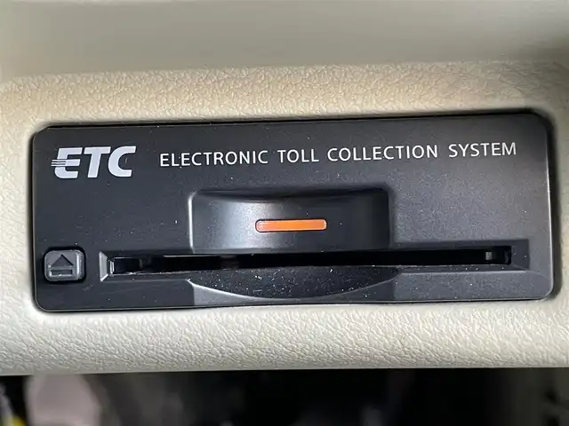 日産 スカイライン 200GT－t タイプP 群馬県 2014(平26)年 5.9万km クリスタルホワイトパール 安全装備/・衝突軽減ブレーキ/・オートライト/・レーンキープアシスト/・クリアランスソナー/・アラウンドビューモニター/・クルーズコントロール/・ブラインドスポット/・横滑り防止/メーカー純正ナビ/・AM/FM/フルセグTV/・Bluetooth/USB/MSV/LEDヘッドライト/LEDフォグランプ/前席シートヒーター/シートメモリー/前席パワーシート/ETC/純正フロアマット/スマートキー/プッシュスタート