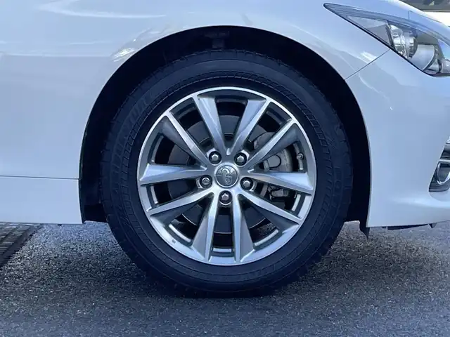 日産 スカイライン 200GT－t タイプP 群馬県 2014(平26)年 5.9万km クリスタルホワイトパール 安全装備/・衝突軽減ブレーキ/・オートライト/・レーンキープアシスト/・クリアランスソナー/・アラウンドビューモニター/・クルーズコントロール/・ブラインドスポット/・横滑り防止/メーカー純正ナビ/・AM/FM/フルセグTV/・Bluetooth/USB/MSV/LEDヘッドライト/LEDフォグランプ/前席シートヒーター/シートメモリー/前席パワーシート/ETC/純正フロアマット/スマートキー/プッシュスタート