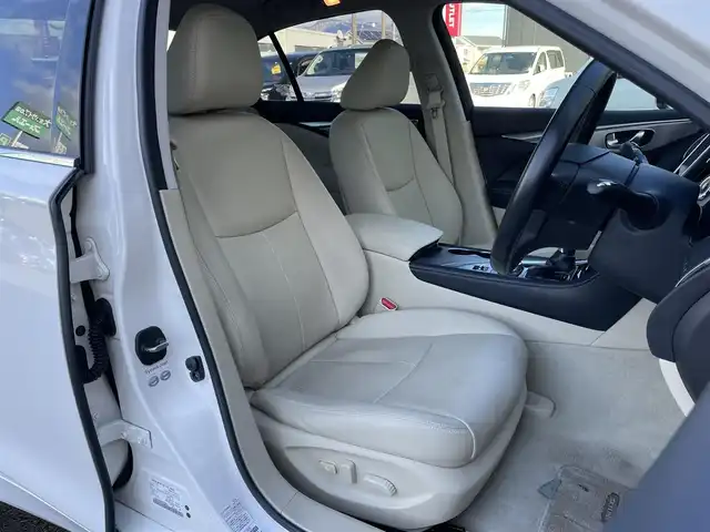 日産 スカイライン 200GT－t タイプP 群馬県 2014(平26)年 5.9万km クリスタルホワイトパール 安全装備/・衝突軽減ブレーキ/・オートライト/・レーンキープアシスト/・クリアランスソナー/・アラウンドビューモニター/・クルーズコントロール/・ブラインドスポット/・横滑り防止/メーカー純正ナビ/・AM/FM/フルセグTV/・Bluetooth/USB/MSV/LEDヘッドライト/LEDフォグランプ/前席シートヒーター/シートメモリー/前席パワーシート/ETC/純正フロアマット/スマートキー/プッシュスタート