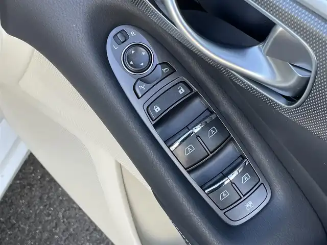 日産 スカイライン 200GT－t タイプP 群馬県 2014(平26)年 5.9万km クリスタルホワイトパール 安全装備/・衝突軽減ブレーキ/・オートライト/・レーンキープアシスト/・クリアランスソナー/・アラウンドビューモニター/・クルーズコントロール/・ブラインドスポット/・横滑り防止/メーカー純正ナビ/・AM/FM/フルセグTV/・Bluetooth/USB/MSV/LEDヘッドライト/LEDフォグランプ/前席シートヒーター/シートメモリー/前席パワーシート/ETC/純正フロアマット/スマートキー/プッシュスタート