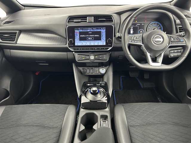 日産 リーフ X Vセレクション 90周年記念車 千葉県 2023(令5)年 0.4万km オーロラフレアブルーパール 禁煙車/プロパイロット/アラウンドビューモニター/インテリジェントルームミラー/車線逸脱防止支援/ふらつき警報/純正9インチナビ/レーダークルーズコントロール/LEDオートライト/ハーフレザーシート/シートヒーター/純正17インチアルミホイール/オートエアコン/USBポート/プッシュスタート/スマートキー