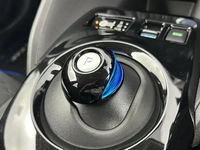 日産 リーフ X Vセレクション 90周年記念車 千葉県 2023(令5)年 0.4万km オーロラフレアブルーパール 禁煙車/プロパイロット/アラウンドビューモニター/インテリジェントルームミラー/車線逸脱防止支援/ふらつき警報/純正9インチナビ/レーダークルーズコントロール/LEDオートライト/ハーフレザーシート/シートヒーター/純正17インチアルミホイール/オートエアコン/USBポート/プッシュスタート/スマートキー