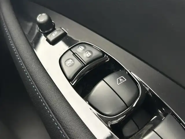 日産 リーフ X Vセレクション 90周年記念車 千葉県 2023(令5)年 0.4万km オーロラフレアブルーパール 禁煙車/プロパイロット/アラウンドビューモニター/インテリジェントルームミラー/車線逸脱防止支援/ふらつき警報/純正9インチナビ/レーダークルーズコントロール/LEDオートライト/ハーフレザーシート/シートヒーター/純正17インチアルミホイール/オートエアコン/USBポート/プッシュスタート/スマートキー