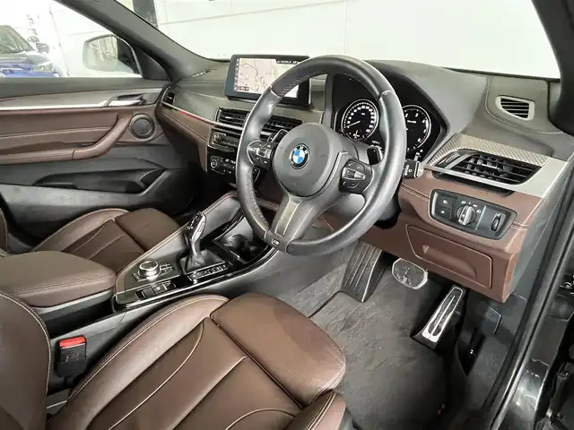 ＢＭＷ Ｘ２ xDrive 20d MスポーツX 山形県 2023(令5)年 2.3万km サファイアブラックP ワンオーナー/4WD/インテリジェントセーフティ/・衝突警告/歩行者警告/車線逸脱警告/ヘッドアップディスプレイ/純正ナビ/・Bluetooth/USB/バックカメラ/パークディスタンスコントロール/走行モード/ブラウンレザーシート/シートヒーターD/N席/パドルシフト/アダプティブクルーズコントロール/レーンディパーチャーウォーニング/純正LEDオートライト/ワイヤレスチャージング/ヒルディセントコントロール/オプション20インチAW/パワーバックドア/フットオープナー