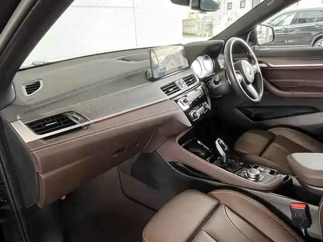 ＢＭＷ Ｘ２ xDrive 20d MスポーツX 山形県 2023(令5)年 2.3万km サファイアブラックP ワンオーナー/4WD/インテリジェントセーフティ/・衝突警告/歩行者警告/車線逸脱警告/ヘッドアップディスプレイ/純正ナビ/・Bluetooth/USB/バックカメラ/パークディスタンスコントロール/走行モード/ブラウンレザーシート/シートヒーターD/N席/パドルシフト/アダプティブクルーズコントロール/レーンディパーチャーウォーニング/純正LEDオートライト/ワイヤレスチャージング/ヒルディセントコントロール/オプション20インチAW/パワーバックドア/フットオープナー