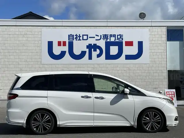 ホンダ オデッセイ アブソルート EX 佐賀県 2015(平27)年 9.6万km ホワイトオーキッドパール （株)IDOMが運営する【じしゃロン佐賀店】の自社ローン専用車両になります。/こちらは現金またはオートローンご利用時の価格です。自社ローンご希望の方は別途その旨お申付け下さい/禁煙車　/７人乗り　/純正ナビ/ＴＶ/ＢＴオーディオ　/ビルトインＥＴＣ　/バックカメラ　/両側電動スライドドア