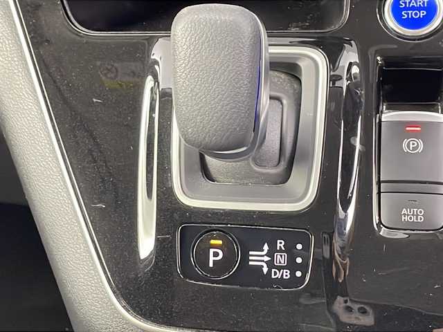 日産 セレナ e－パワー ハイウェイスター V 埼玉県 2020(令2)年 5.9万km アズライトブルー インテリジェントミラー/革巻きステアリング/プロパイロット/フォグランプ/ウィンカーミラー/ドアバイザー/両側パワースライドドア/プッシュスタート/純正フロアマット/コーナーセンサー/全方位カメラ/ＥＴＣ