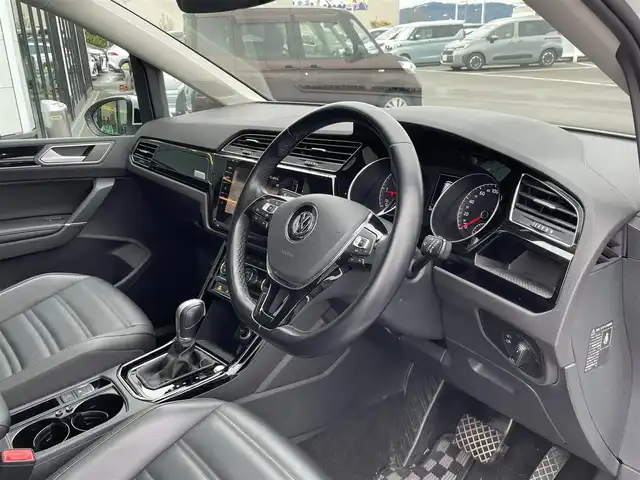 フォルクスワーゲン ゴルフ トゥーラン TDI ハイライン 東京都 2018(平30)年 4.4万km 白 純正ナビ/ワンオーナー/ETC2.0/純正アルミホイール/アダプティブクルーズコントロール/パドルシフト/サンシェード/フロントフォグランプ/ドライブレコーダー/キーレスエントリー/電動リアゲート/コーナーセンサー/Bluetooth/シートヒーター/衝突軽減ブレーキ/LEDヘッドライト/新車保証書/取扱説明書