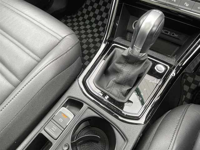 フォルクスワーゲン ゴルフ トゥーラン TDI ハイライン 東京都 2018(平30)年 4.4万km 白 純正ナビ/ワンオーナー/ETC2.0/純正アルミホイール/アダプティブクルーズコントロール/パドルシフト/サンシェード/フロントフォグランプ/ドライブレコーダー/キーレスエントリー/電動リアゲート/コーナーセンサー/Bluetooth/シートヒーター/衝突軽減ブレーキ/LEDヘッドライト/新車保証書/取扱説明書