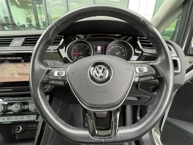 フォルクスワーゲン ゴルフ トゥーラン TDI ハイライン 東京都 2018(平30)年 4.4万km 白 純正ナビ/ワンオーナー/ETC2.0/純正アルミホイール/アダプティブクルーズコントロール/パドルシフト/サンシェード/フロントフォグランプ/ドライブレコーダー/キーレスエントリー/電動リアゲート/コーナーセンサー/Bluetooth/シートヒーター/衝突軽減ブレーキ/LEDヘッドライト/新車保証書/取扱説明書