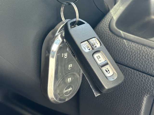 ホンダ Ｎ ＢＯＸ カスタム L 道央・札幌 2023(令5)年 1.6万km メテオロイドグレーメタリック 4WD/ワンオーナー/ホンダセンシング/・衝突軽減ブレーキ/・誤発進抑制機能/・歩行者事故低減ステアリング/・路外逸脱抑制機能/・渋滞追従機能付アクティブクルーズコントロール/・車線維持支援システム/・先行発進お知らせ機能/・標識認識機能/・後方誤発進抑制機能/・オートハイビーム/プラズマクラスター技術搭載オートエアコン/両側パワースライドドア/社外ナビ/（CD/DVD/BT）/フルセグTV/バックカメラ/純正エンジンスターター/前後ドライブレコーダー/純正AW夏タイヤ/社外AW冬タイヤ積込/前席シートヒーター/純正フロアマット