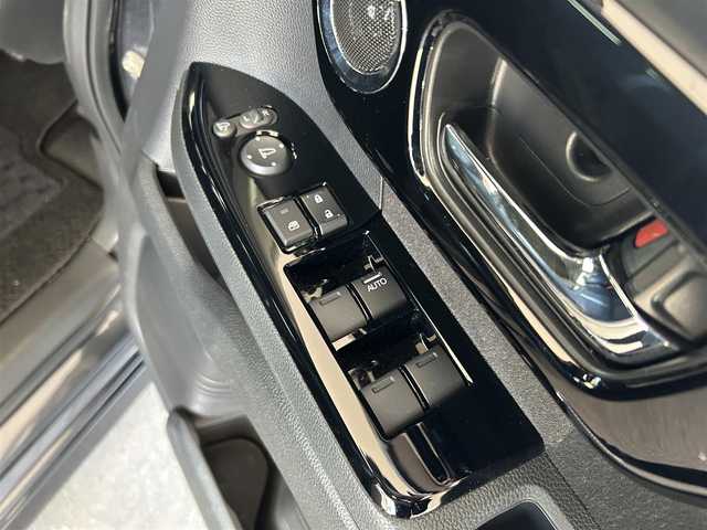 ホンダ Ｎ ＢＯＸ カスタム L 道央・札幌 2023(令5)年 1.6万km メテオロイドグレーメタリック 4WD/ワンオーナー/ホンダセンシング/・衝突軽減ブレーキ/・誤発進抑制機能/・歩行者事故低減ステアリング/・路外逸脱抑制機能/・渋滞追従機能付アクティブクルーズコントロール/・車線維持支援システム/・先行発進お知らせ機能/・標識認識機能/・後方誤発進抑制機能/・オートハイビーム/プラズマクラスター技術搭載オートエアコン/両側パワースライドドア/社外ナビ/（CD/DVD/BT）/フルセグTV/バックカメラ/純正エンジンスターター/前後ドライブレコーダー/純正AW夏タイヤ/社外AW冬タイヤ積込/前席シートヒーター/純正フロアマット