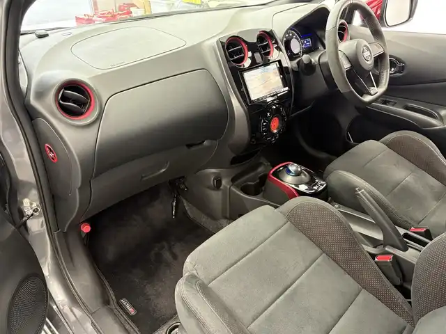 日産 ノート e－パワー ニスモ 奈良県 2019(令1)年 2.2万km ダークメタルグレー 社外ナビ/LEDヘッドライト/コーナーセンサー/レーンキープアシスト/ドライブレコーダー/CD/DVD/フルセグ/Bluetooth/盗難防止システム/衝突軽減/横滑り防止/社外16インチAW/ETC