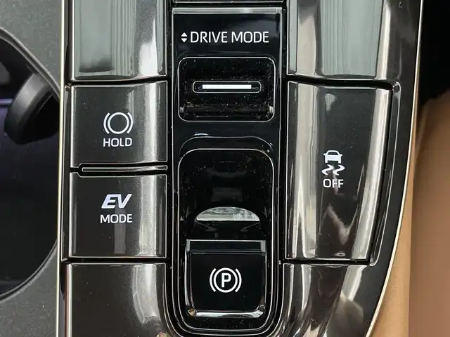 トヨタ クラウン スポーツ Z 福岡県 2025(令7)年 1.1万km プレシャスホワイトパール 禁煙車純正ナビ(フルセグTV/Bluetooth)全方位モニタートヨタセーフティーレーダークルコンパノラマルーフETCドラレコシートヒーター電動リアゲートデジタルインナーミラーエアーシート