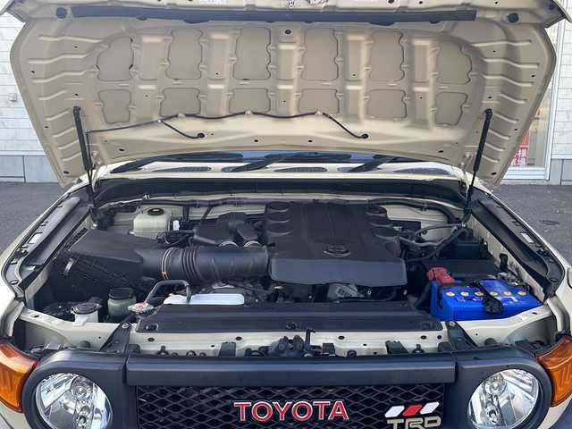 トヨタ ＦＪクルーザー ファイナルエディション 道東・釧路十勝 2017(平29)年 7.1万km ベージュ 4WD/TRDフロントスキッドプレート/TRDマフラー/GIGEARリアラダー/ルーフキャリア/社外LEDヘッドライト/社外バイカラーLEDフォグランプ/社外ステアリング/社外SDナビ/・CD/ラジオ/USB/iPod/フルセグ機能あり（アンテナなし）/社外レーダー/社外ドラレコ付ルームミラー/社外ツイーター/社外オートライトユニット/ETC/フロアマット/ドアバイザー