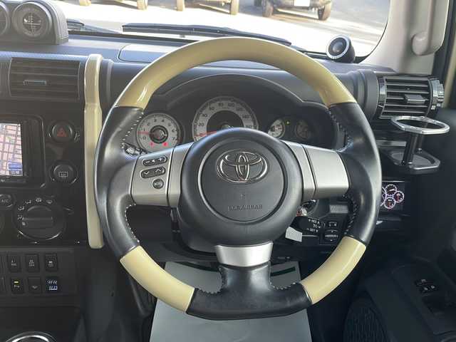 トヨタ ＦＪクルーザー ファイナルエディション 道東・釧路十勝 2017(平29)年 7.1万km ベージュ 4WD/TRDフロントスキッドプレート/TRDマフラー/GIGEARリアラダー/ルーフキャリア/社外LEDヘッドライト/社外バイカラーLEDフォグランプ/社外ステアリング/社外SDナビ/・CD/ラジオ/USB/iPod/フルセグ機能あり（アンテナなし）/社外レーダー/社外ドラレコ付ルームミラー/社外ツイーター/社外オートライトユニット/ETC/フロアマット/ドアバイザー