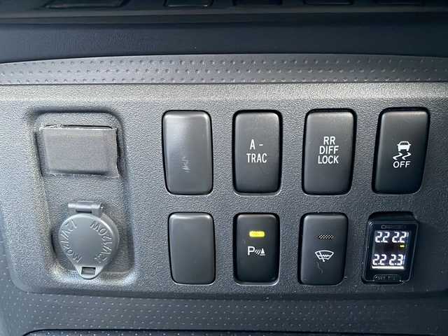 トヨタ ＦＪクルーザー ファイナルエディション 道東・釧路十勝 2017(平29)年 7.1万km ベージュ 4WD/TRDフロントスキッドプレート/TRDマフラー/GIGEARリアラダー/ルーフキャリア/社外LEDヘッドライト/社外バイカラーLEDフォグランプ/社外ステアリング/社外SDナビ/・CD/ラジオ/USB/iPod/フルセグ機能あり（アンテナなし）/社外レーダー/社外ドラレコ付ルームミラー/社外ツイーター/社外オートライトユニット/ETC/フロアマット/ドアバイザー